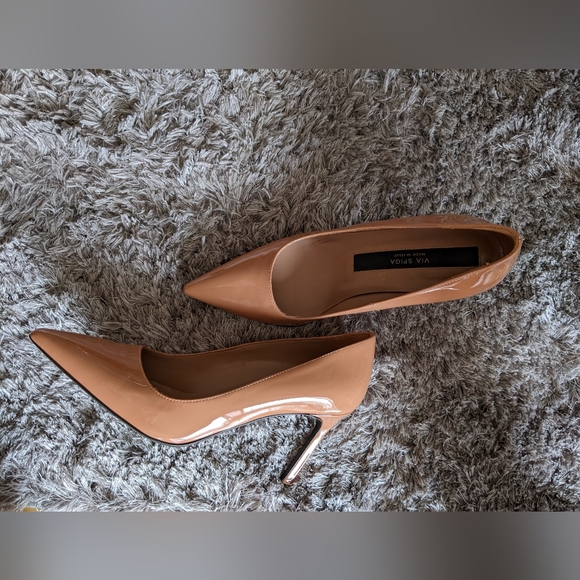 Via Spiga Patent Pointed Toe Pump - Picture 4 of 7